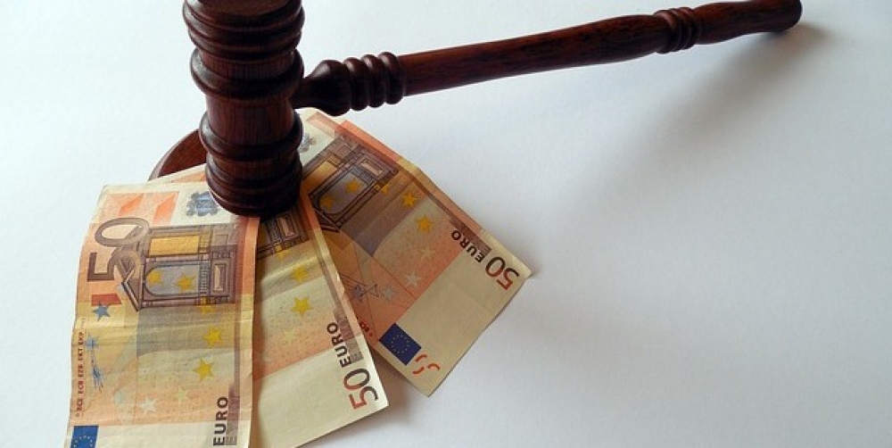 Marito e moglie litigano sulle spese “comprese” nell’assegno di mantenimento per i figli: il giudice detta l’elenco in sentenza