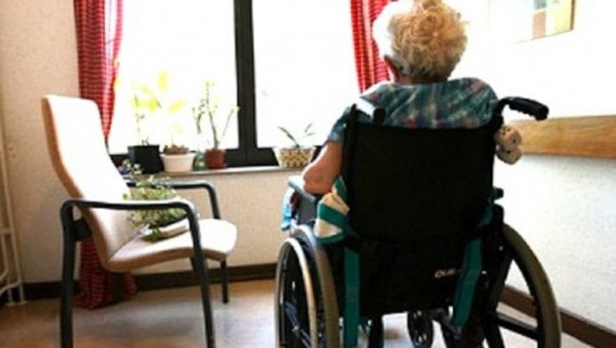 Cadute anziani in RSA e case di riposo: assistenza per la richiesta risarcitoria